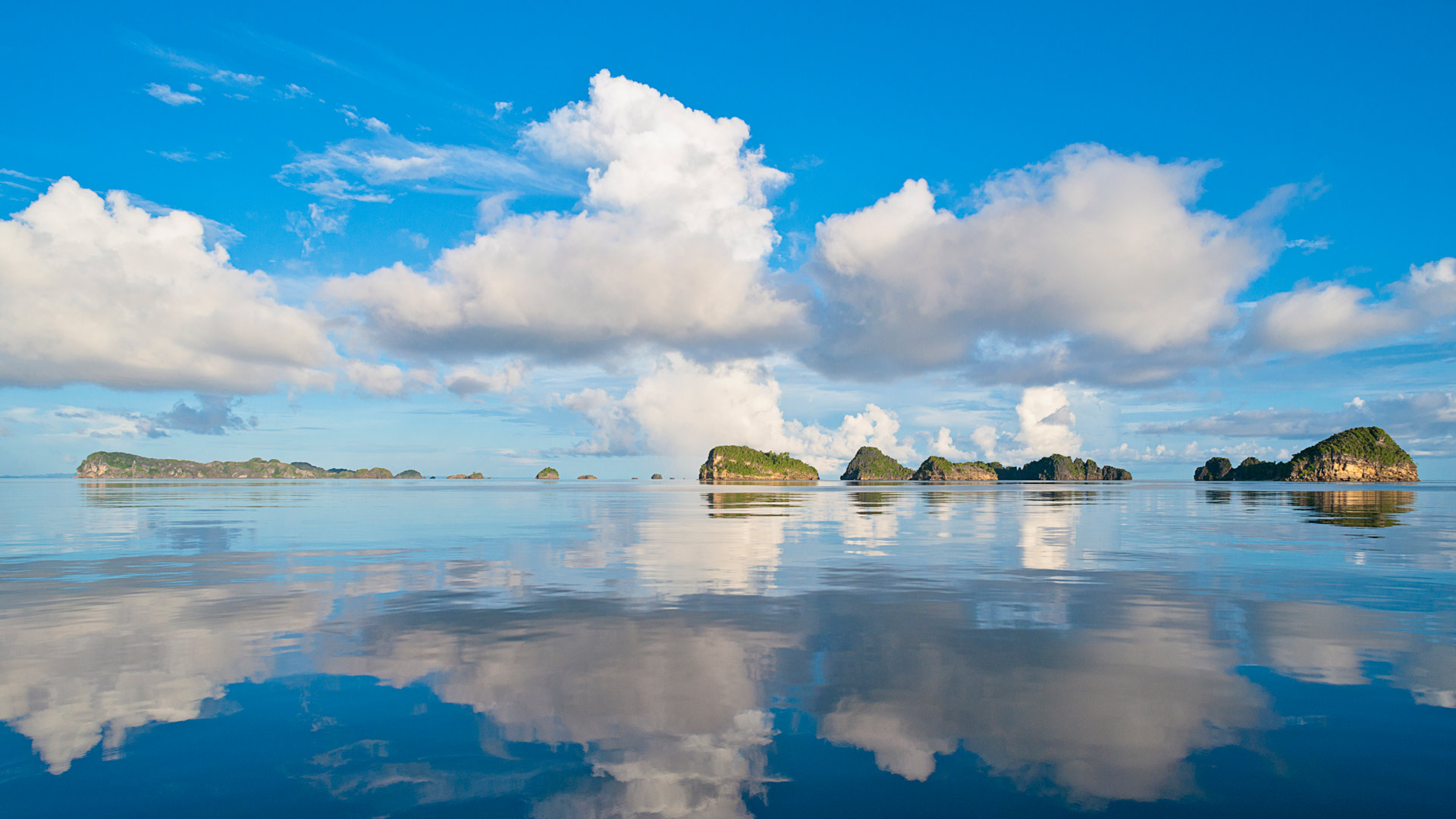 米苏尔岛，拉贾安帕群岛，印度尼西亚 (© Giordano Cipriani/Getty Images) Bing Everyday Wallpaper 2024-05-10, 61xgdK [Bing Everyday Wall Paper 2024-05-10] url = http://www.bing.com/th?id=OHR.MisoolRajaAmpat_ZH-CN3557473032_1920x1080.jpg
