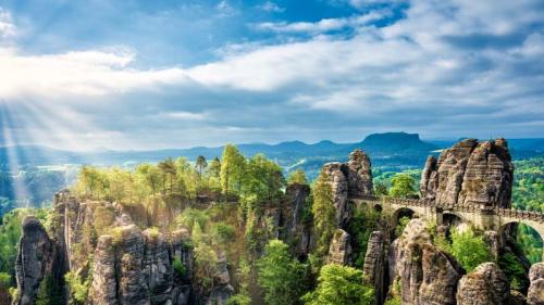 Elbsandsteingebirge und Basteibrücke im Nationalpark Sächsische Schweiz, Sachsen (© Harald Nachtmann/Getty Images) Bing Everyday Wallpaper 2024-05-26
/tmp/UploadBetaa13L3j [Bing Everyday Wall Paper 2024-05-26] url = http://www.bing.com/th?id=OHR.ElbeSandstone_DE-DE9941836770_1920x1080.jpg

File Size (KB): 324.69 KB
Last Modified: May 26 2024 00:00:03
