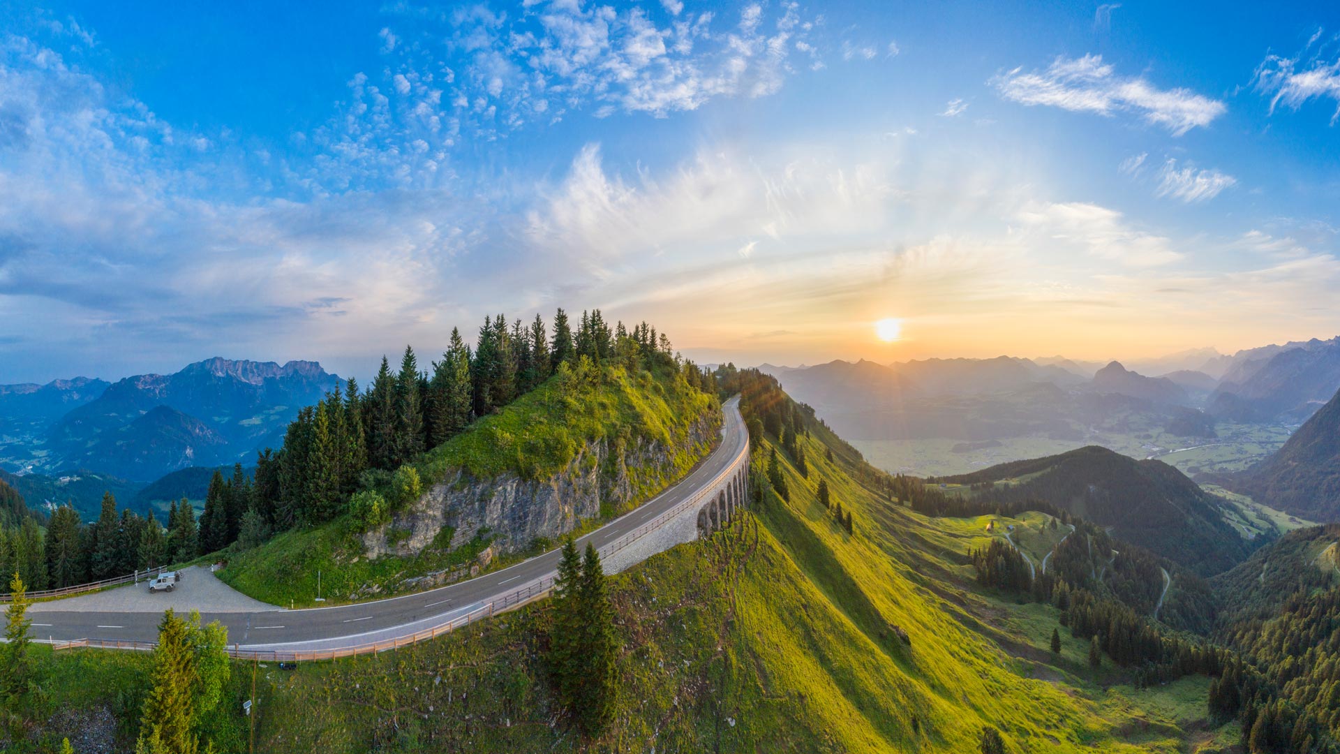 Luftaufnahme der Rossfeld-Panoramastraße, Berchtesgaden, Deutschland (© DieterMeyrl/Getty Images) Bing Everyday Wallpaper 2024-06-06, Q4b9oW [Bing Everyday Wall Paper 2024-06-06] url = http://www.bing.com/th?id=OHR.RossfeldRoad_DE-DE6613150514_1920x1080.jpg