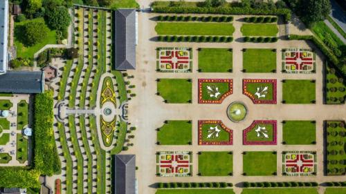 Kloster Kamp mit Terrassengarten und Klosterbarockgarten, Kamp-Lintfort, Niederrhein (© Hans Blossey/Alamy) Bing Everyday Wallpaper 2024-06-09
/tmp/UploadBetaKasbIu [Bing Everyday Wall Paper 2024-06-09] url = http://www.bing.com/th?id=OHR.KlosterKamp_DE-DE6407205141_1920x1080.jpg

File Size (KB): 324.48 KB
Last Modified: June 09 2024 00:00:03

