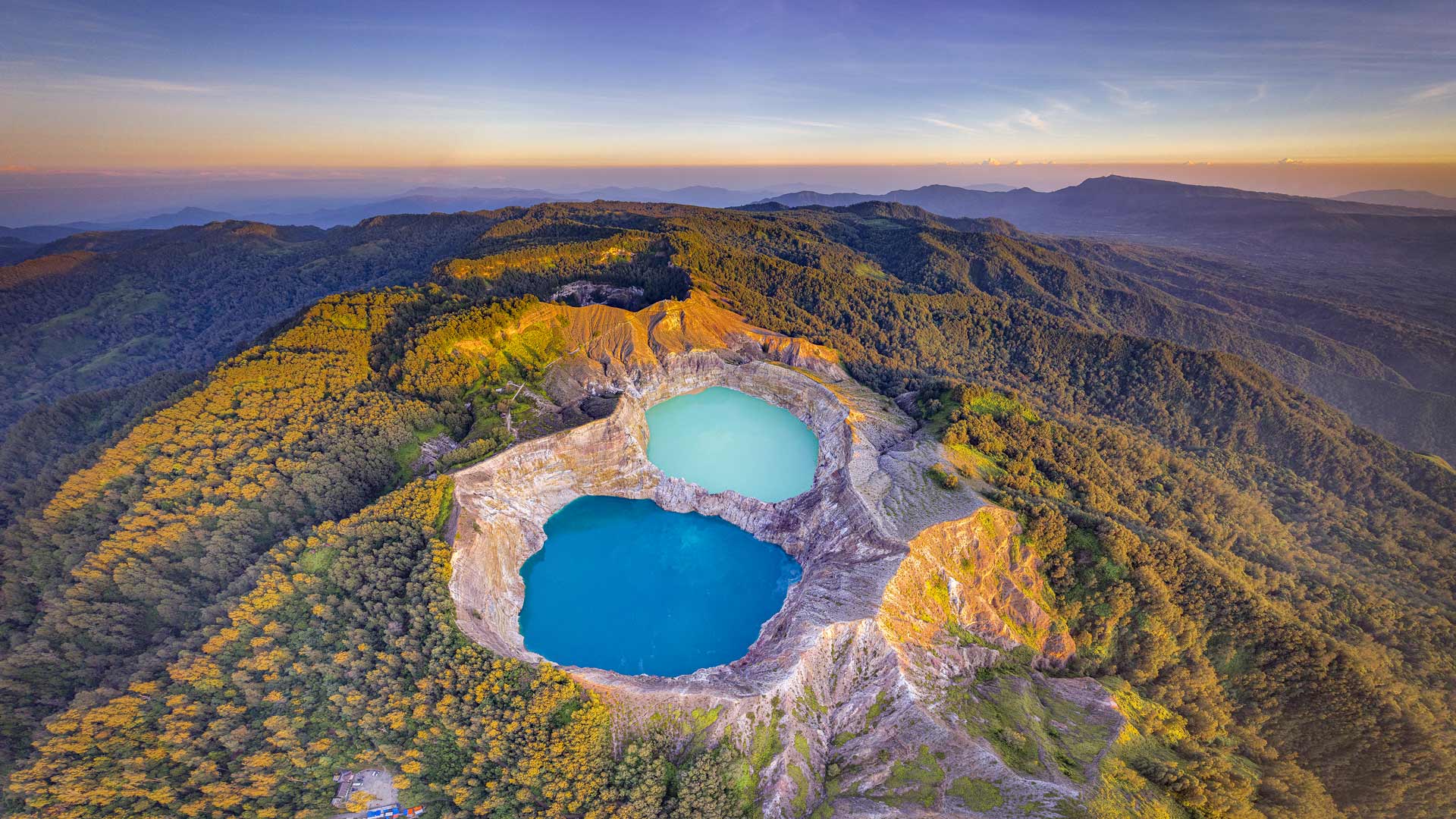 克里穆图的火山口湖，弗洛勒斯岛，印度尼西亚 (© Shane P. White/Minden Pictures) Bing Everyday Wallpaper 2024-06-24, kFd0MI [Bing Everyday Wall Paper 2024-06-24] url = http://www.bing.com/th?id=OHR.FloresIsland_ZH-CN6930246149_1920x1080.jpg