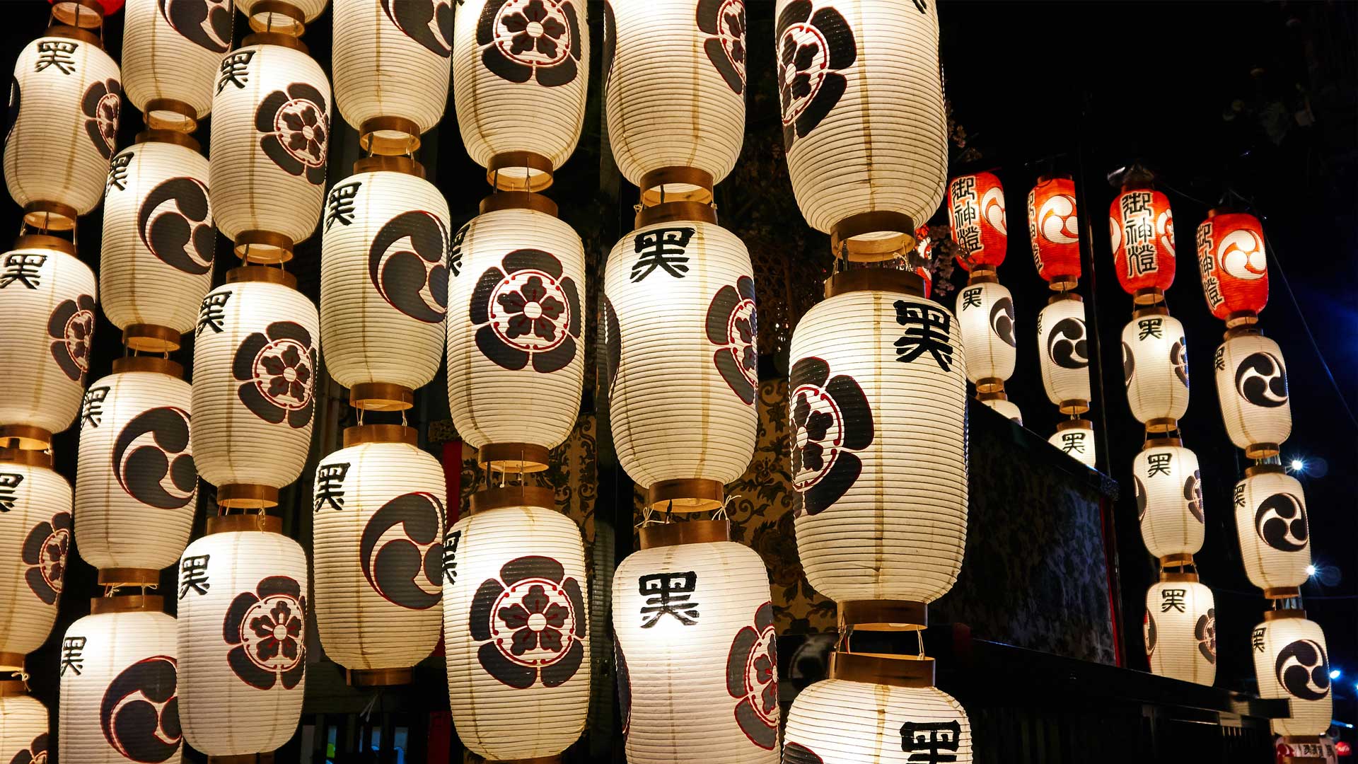 提灯で飾られた山鉾, 京都府 京都市 (© Cameron Hilker/Alamy Stock Photo) Bing Everyday Wallpaper 2024-07-17, 9Eg99q [Bing Everyday Wall Paper 2024-07-17] url = http://www.bing.com/th?id=OHR.GionFestival2024_JA-JP2391295161_1920x1080.jpg
