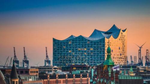 Luftaufnahme der Elbphilharmonie in Hamburg (© Michael Abid/Alamy) Bing Everyday Wallpaper 2024-08-10
/tmp/UploadBeta1rwN6k [Bing Everyday Wall Paper 2024-08-10] url = http://www.bing.com/th?id=OHR.Elbphilharmonie_DE-DE2773966721_1920x1080.jpg

File Size (KB): 271.83 KB
Last Modified: August 10 2024 00:00:03
