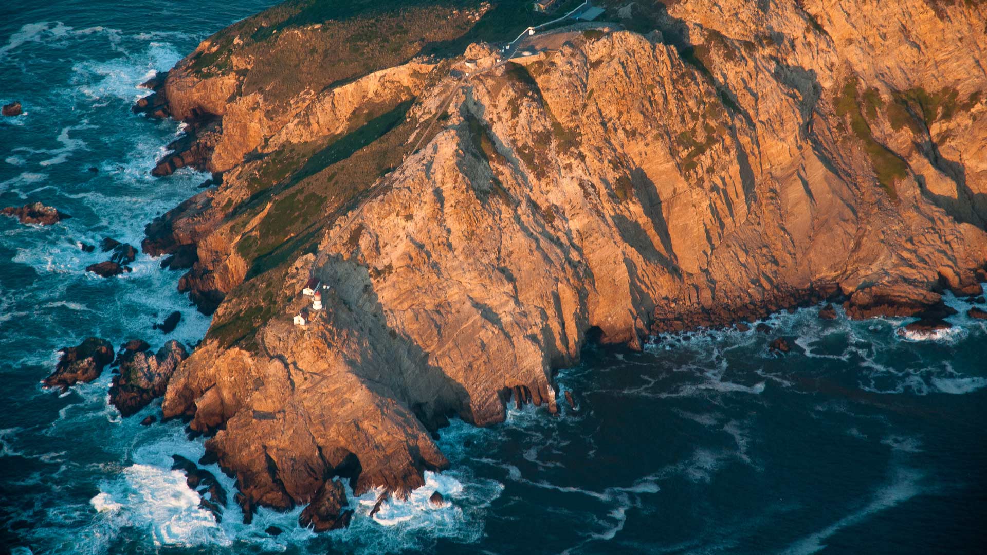 雷耶斯角国家海岸灯塔，加利福尼亚州，美国 (© RMB Images/Photography by Robert Bowman/Getty Images) Bing Everyday Wallpaper 2024-09-13, qA2r3a [Bing Everyday Wall Paper 2024-09-13] url = http://www.bing.com/th?id=OHR.PointReyes_ZH-CN7781514086_1920x1080.jpg