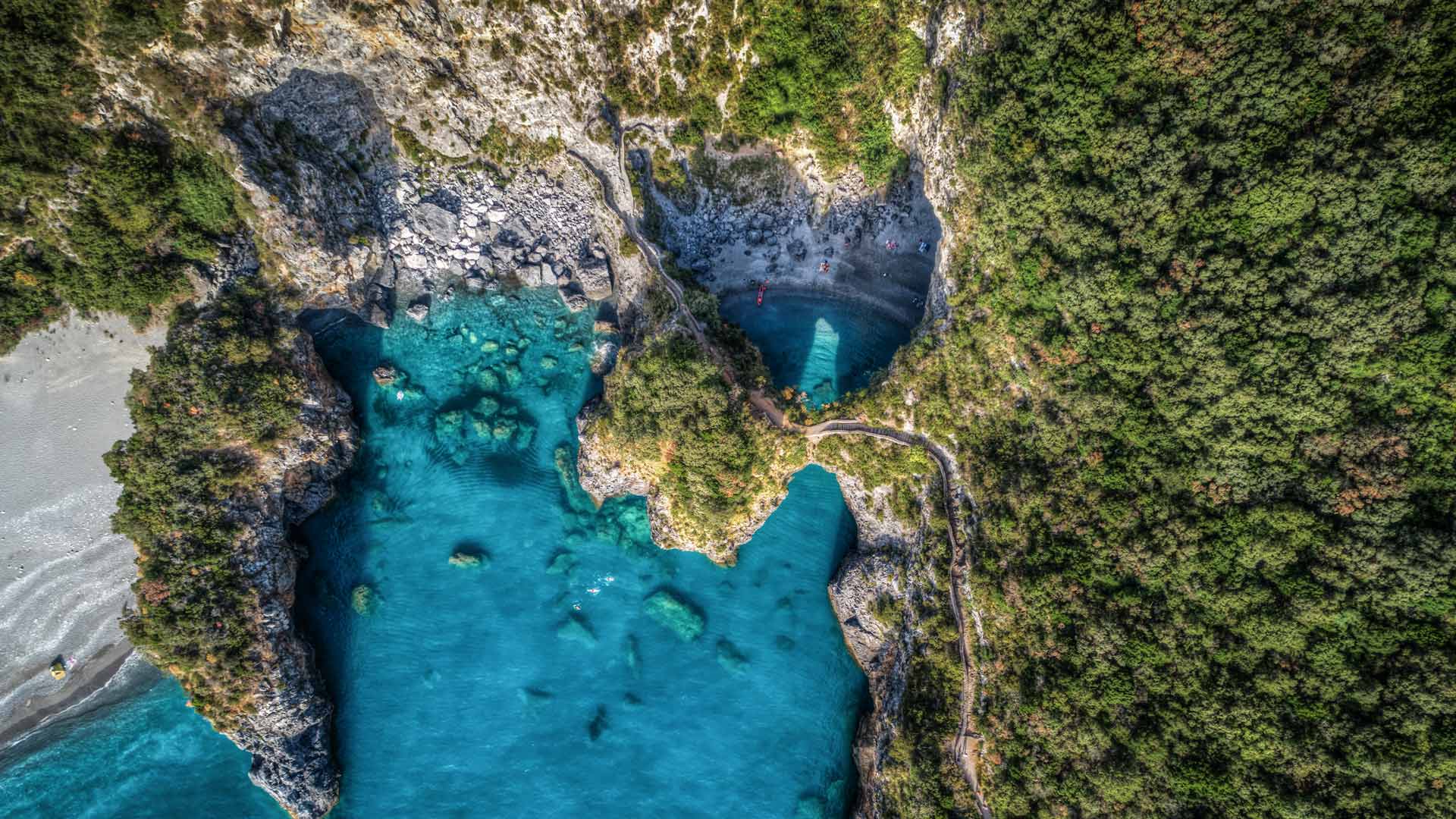 阿科马尼奥海滩，卡拉布里亚，意大利 (© Alessio de Cicco/Getty Images) Bing Everyday Wallpaper 2024-09-15, 073BiH [Bing Everyday Wall Paper 2024-09-15] url = http://www.bing.com/th?id=OHR.CalabriaPeperoncino_ZH-CN8603617212_1920x1080.jpg