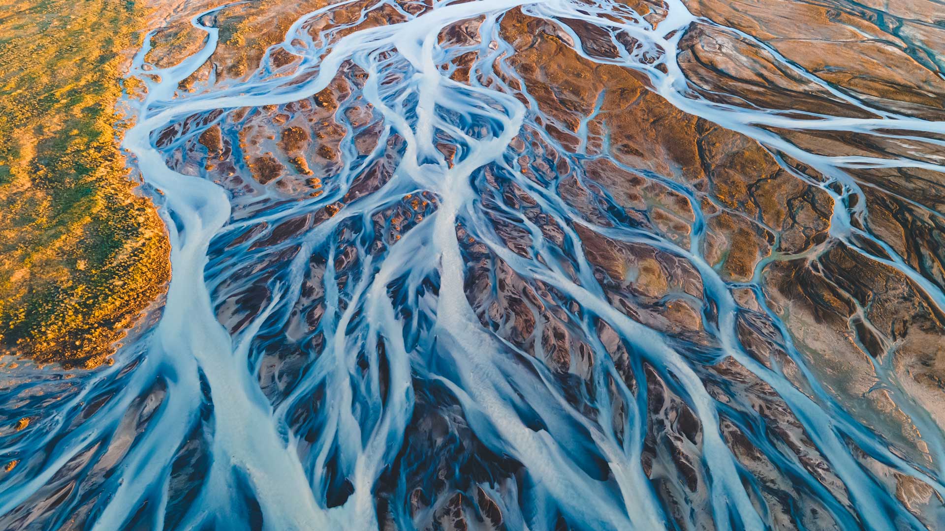 冰岛冰川河流鸟瞰图 (© rybarmarekk/Shutterstock) Bing Everyday Wallpaper 2024-11-08, XJbEkC [Bing Everyday Wall Paper 2024-11-08] url = http://www.bing.com/th?id=OHR.GlacialRivers_ZH-CN0260507556_1920x1080.jpg