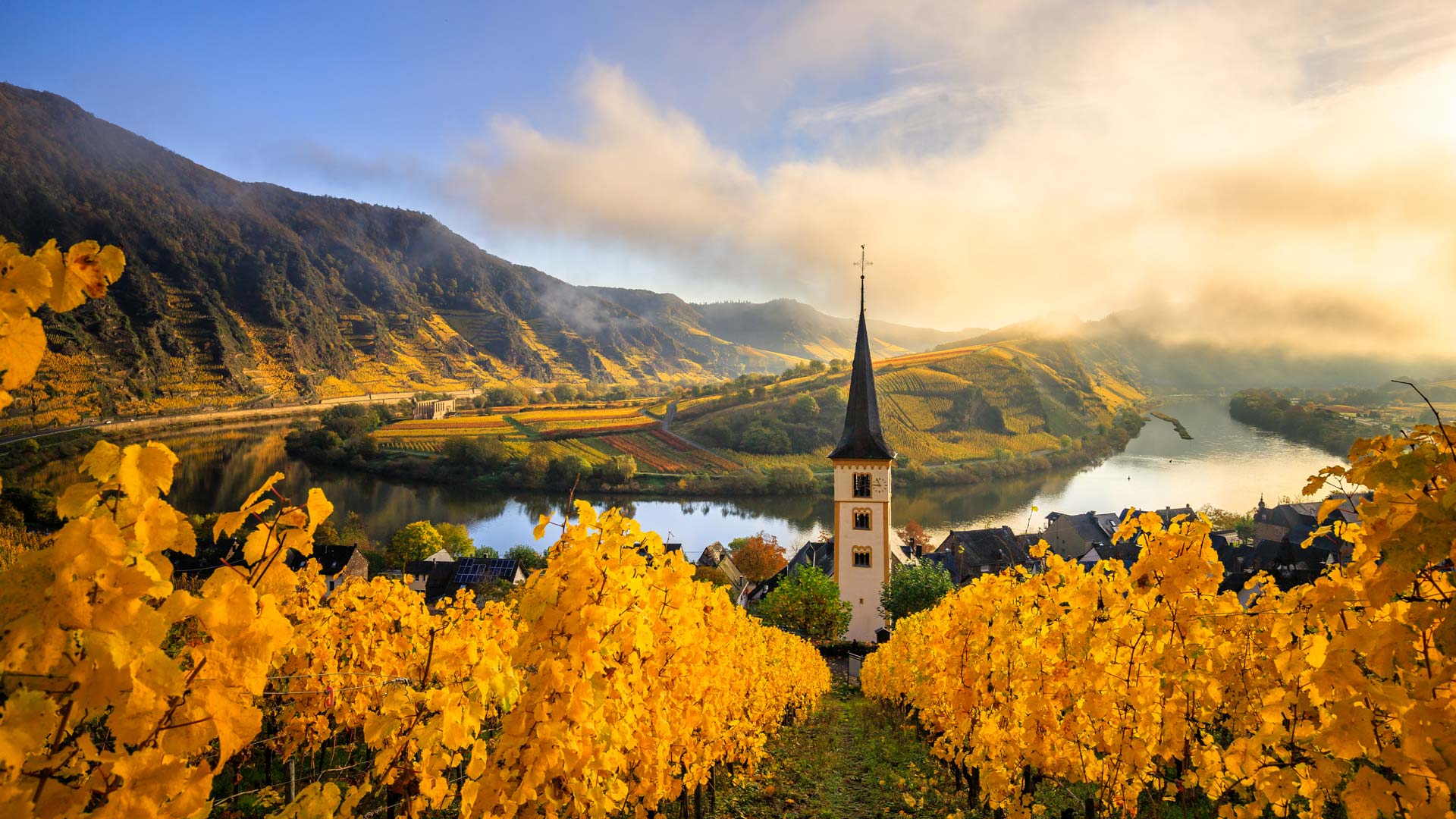 Kirchturm von Bremm an der Moselschleife, Rheinland-Pfalz (© Jan Wehnert/Shutterstock) Bing Everyday Wallpaper 2024-11-12, 4CXMlM [Bing Everyday Wall Paper 2024-11-12] url = http://www.bing.com/th?id=OHR.MoselleValleyChurchTowerFall_DE-DE0272111000_1920x1080.jpg