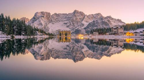 米苏里纳湖，多洛米蒂山脉，意大利 (© Marco Bottigelli/Getty Images) Bing Everyday Wallpaper 2024-12-15
/tmp/UploadBetaNMmBqb [Bing Everyday Wall Paper 2024-12-15] url = http://www.bing.com/th?id=OHR.MisurinaLake_ZH-CN0744434715_1920x1080.jpg

File Size (KB): 308.5 KB
Last Modified: December 15 2024 00:00:02
