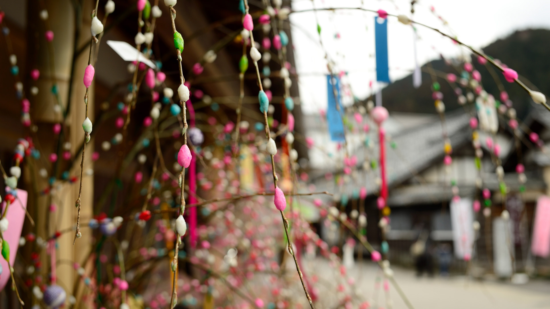 カラフルな餅花, 愛知県 豊田市 (© Photo taken by Bong Grit/Getty Images) Bing Everyday Wallpaper 2025-01-15, jMeBFp [Bing Everyday Wall Paper 2025-01-15] url = http://www.bing.com/th?id=OHR.Mochibana2025_JA-JP8291657654_1920x1080.jpg