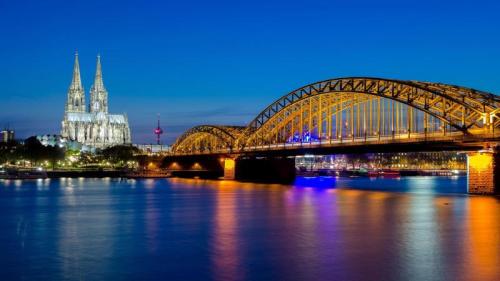 Hohenzollernbrücke mit dem Kölner Dom und dem Rhein bei Sonnenuntergang in Köln (© Prasit Rodphan/Alamy Stock Foto) Bing Everyday Wallpaper 2025-02-27
/tmp/UploadBetaS7pZg6 [Bing Everyday Wall Paper 2025-02-27] url = http://www.bing.com/th?id=OHR.CologneNight_DE-DE4660512744_1920x1080.jpg

File Size (KB): 290.94 KB
Last Modified: February 27 2025 00:00:05
