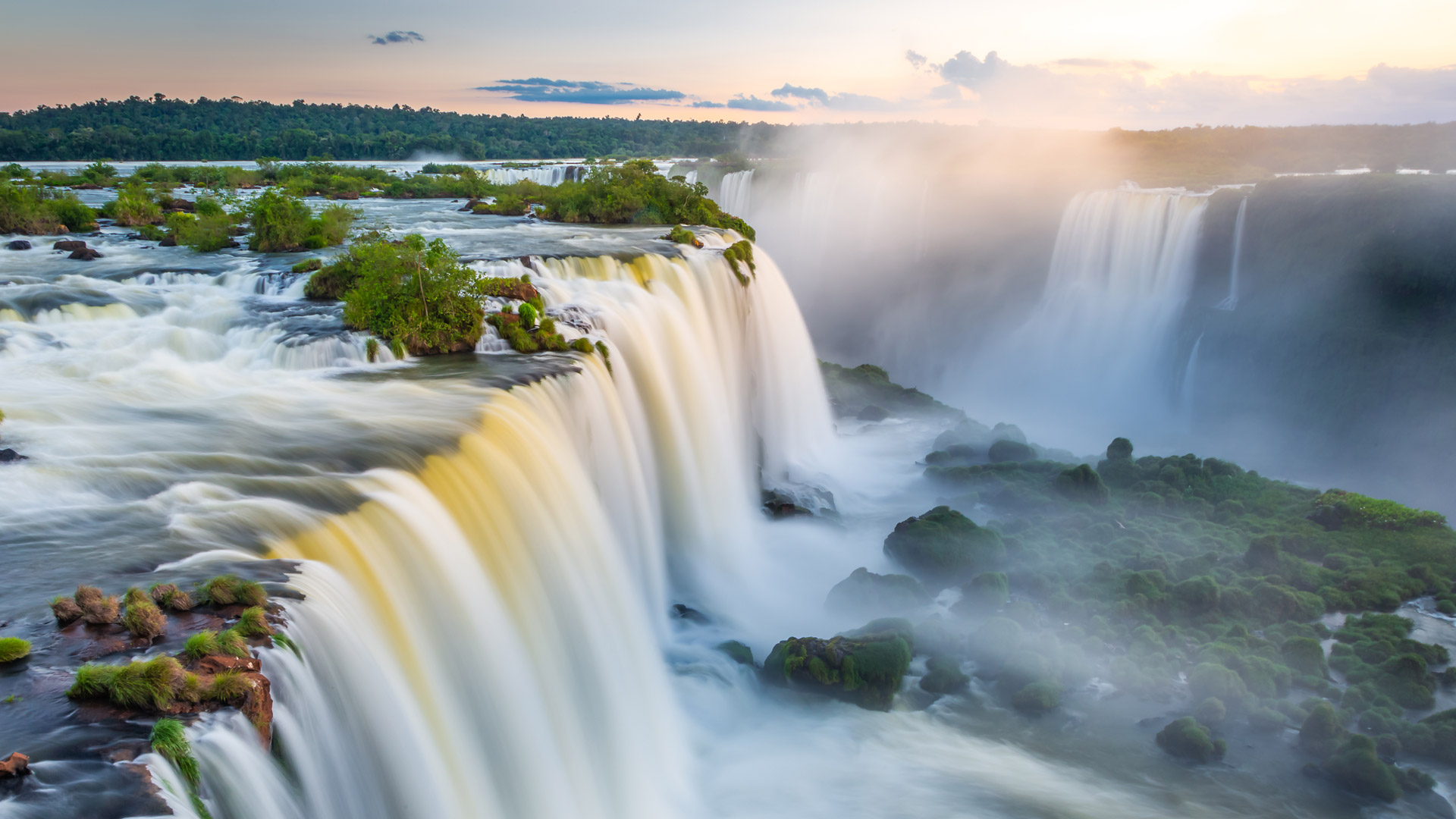 从巴拉那州看到的伊瓜苏瀑布, 巴西 (© agustavop/Getty Images) Bing Everyday Wallpaper 2025-04-30, ZxPbqZ [Bing Everyday Wall Paper 2025-04-30] url = http://www.bing.com/th?id=OHR.FozdoIguacu2025_ZH-CN3781165595_1920x1080.jpg