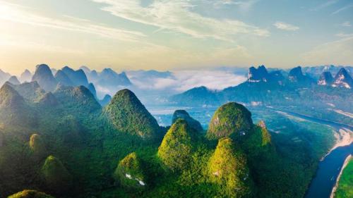 日出时分，美丽的喀斯特山脉鸟瞰图，中国桂林 (© zhaojiankang/Getty Images) Bing Everyday Wallpaper 2025-05-05
/tmp/UploadBetapmW0Zp [Bing Everyday Wall Paper 2025-05-05] url = http://www.bing.com/th?id=OHR.BeginningofSummer25Y_ZH-CN2000519236_1920x1080.jpg

File Size (KB): 319.63 KB
Last Modified: May 05 2025 00:00:02
