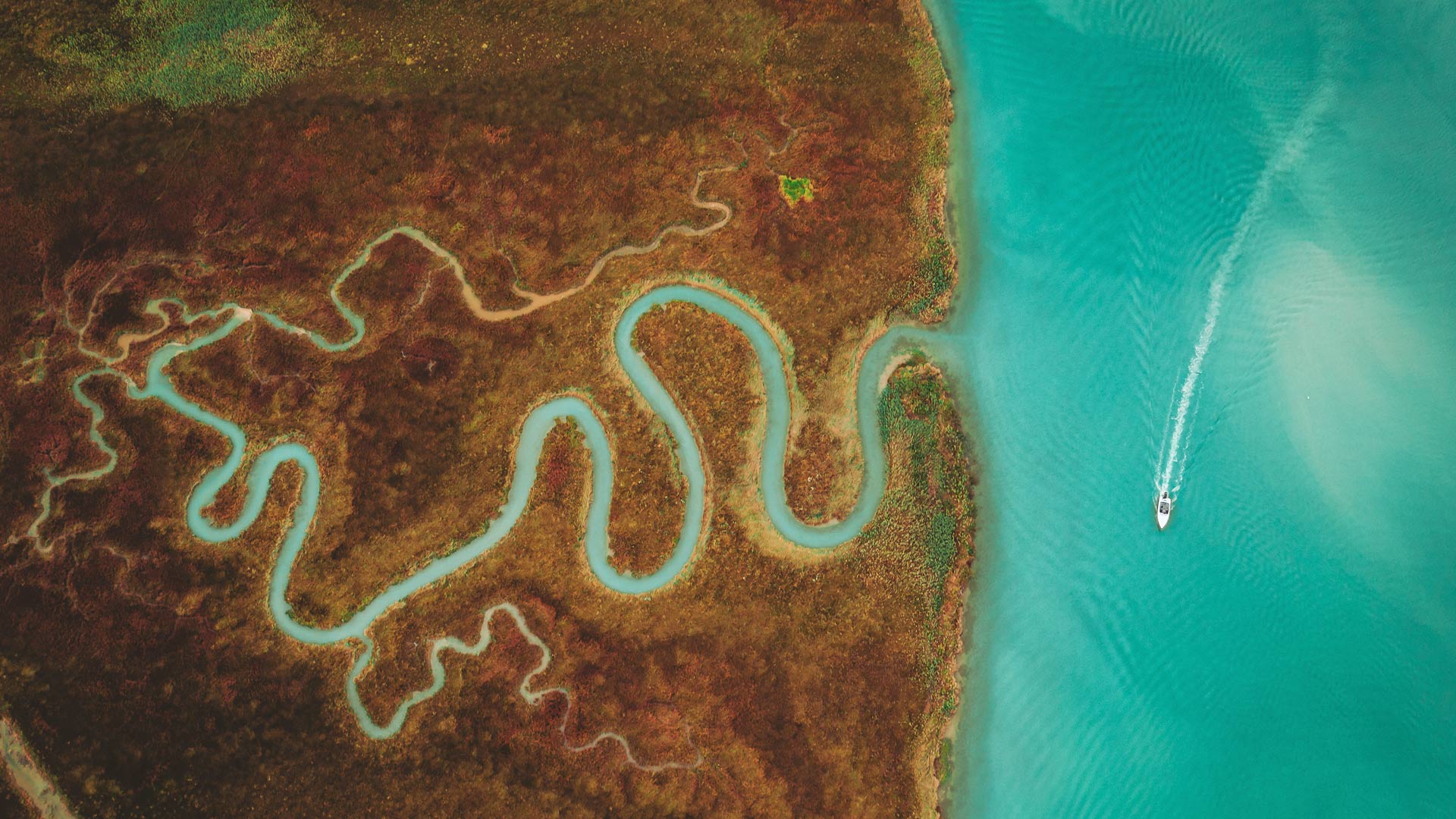 威尼斯潟湖中的三角洲, 意大利 (© Dimitri Weber/Amazing Aerial Agency) Bing Everyday Wallpaper 2025-05-17, 7WBKqP [Bing Everyday Wall Paper 2025-05-17] url = http://www.bing.com/th?id=OHR.VeniceLagoon_ZH-CN3791408491_1920x1080.jpg