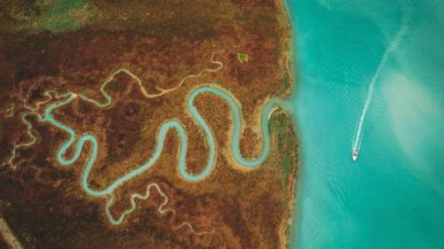 威尼斯潟湖中的三角洲, 意大利 (© Dimitri Weber/Amazing Aerial Agency) Bing Everyday Wallpaper 2025-05-17
/tmp/UploadBeta7WBKqP [Bing Everyday Wall Paper 2025-05-17] url = http://www.bing.com/th?id=OHR.VeniceLagoon_ZH-CN3791408491_1920x1080.jpg

File Size (KB): 320.96 KB
Last Modified: May 17 2025 00:00:02
