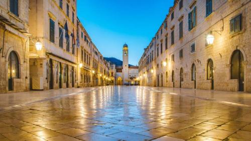 Altstadt von Dubrovnik in Dalmatien, Kroatien (© bluejayphoto/Getty Images) Bing Everyday Wallpaper 2025-06-06
/tmp/UploadBetaig7GE8 [Bing Everyday Wall Paper 2025-06-06] url = http://www.bing.com/th?id=OHR.DubrovnikTwilight_DE-DE7732789552_1920x1080.jpg

File Size (KB): 314.83 KB
Last Modified: June 06 2025 00:00:03
