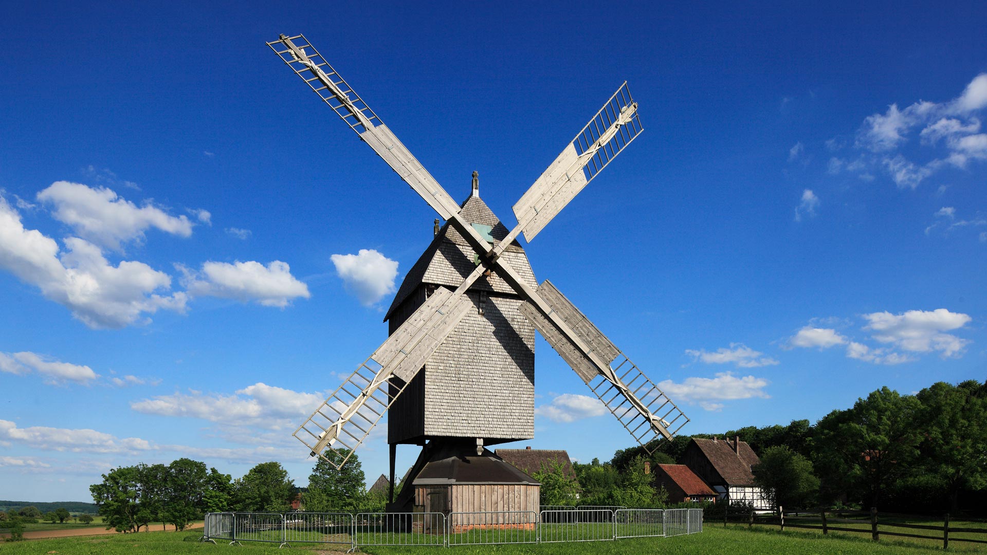 Mühle im LWL-Freilichtmuseum Detmold, NRW (© ullstein bild/Getty Images) Bing Everyday Wallpaper 2025-06-09, XzihJr [Bing Everyday Wall Paper 2025-06-09] url = http://www.bing.com/th?id=OHR.MillDetmold_DE-DE7498516874_1920x1080.jpg