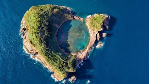 维拉弗兰卡岛，圣米格尔岛，亚速尔群岛，葡萄牙 (© ARoxo/Getty Images) Bing Everyday Wallpaper 2025-06-13
/tmp/UploadBetaDg8n6j [Bing Everyday Wall Paper 2025-06-13] url = http://www.bing.com/th?id=OHR.SanMiguelAzores_ZH-CN2511982585_1920x1080.jpg

File Size (KB): 311.79 KB
Last Modified: June 13 2025 00:00:02
