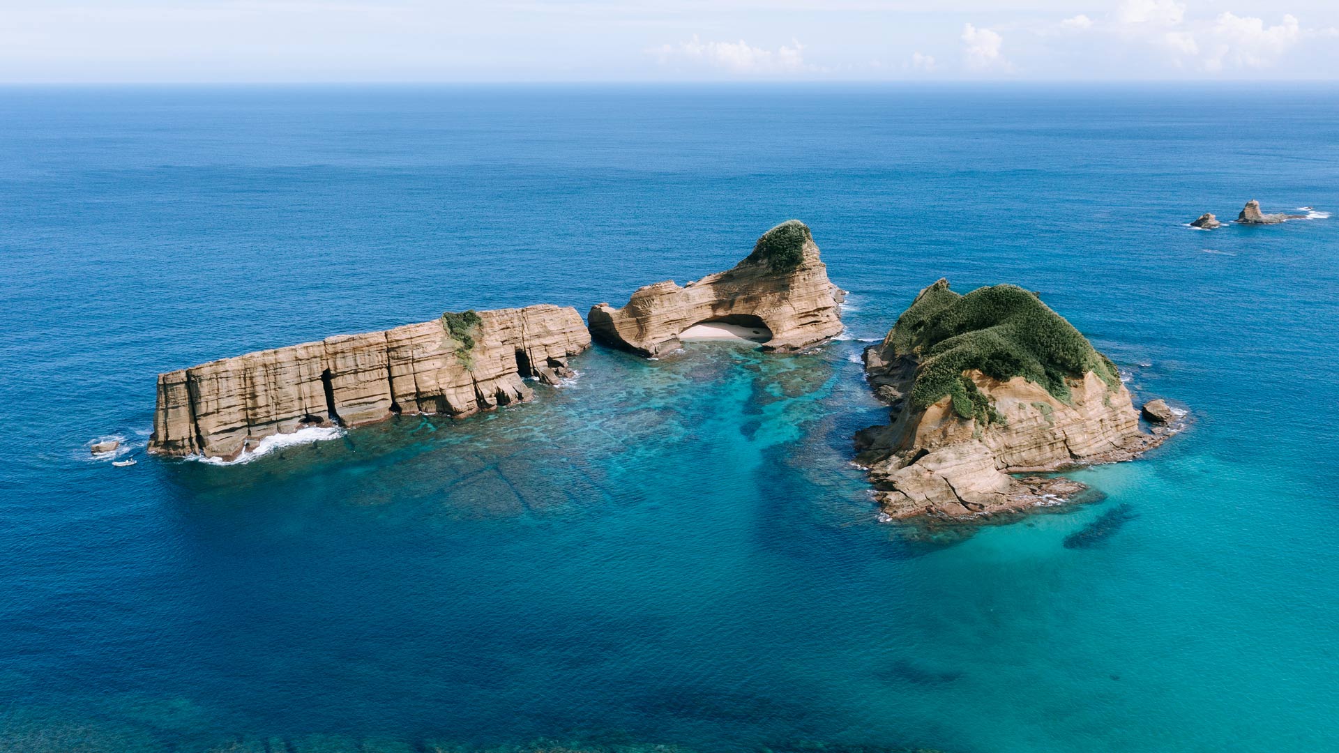 青い海に浮かぶ種子島の無人島, 鹿児島県 (© Ippei Naoi/Getty Images) Bing Everyday Wallpaper 2025-07-21, y52zjq [Bing Everyday Wall Paper 2025-07-21] url = http://www.bing.com/th?id=OHR.MarineDay2025_JA-JP8195760967_1920x1080.jpg