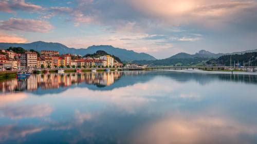 里瓦德塞利亚，阿斯图里亚斯，西班牙 (© Agnieszka Glowala/Getty Images) Bing Everyday Wallpaper 2025-07-30
/tmp/UploadBetajMNhV0 [Bing Everyday Wall Paper 2025-07-30] url = http://www.bing.com/th?id=OHR.RibadesellaSummer_ZH-CN4852547359_1920x1080.jpg

File Size (KB): 321.54 KB
Last Modified: July 30 2025 00:00:01
