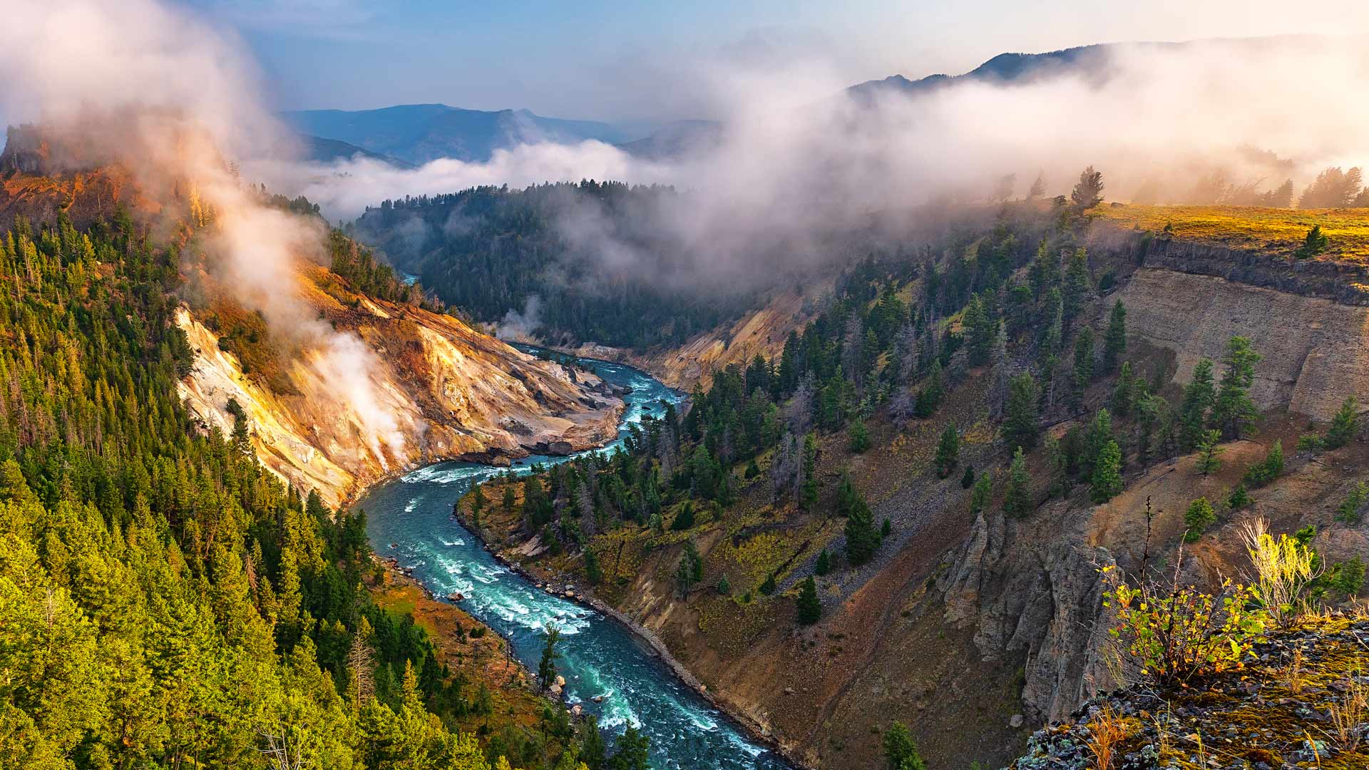 方解石温泉区和黄石河，黄石国家公园，怀俄明州，美国 (© Rebecca L. Latson/Getty Images) Bing Everyday Wallpaper 2025-08-25, 6FIxd2 [Bing Everyday Wall Paper 2025-08-25] url = http://www.bing.com/th?id=OHR.YellowstoneRiver_ZH-CN3716808579_1920x1080.jpg