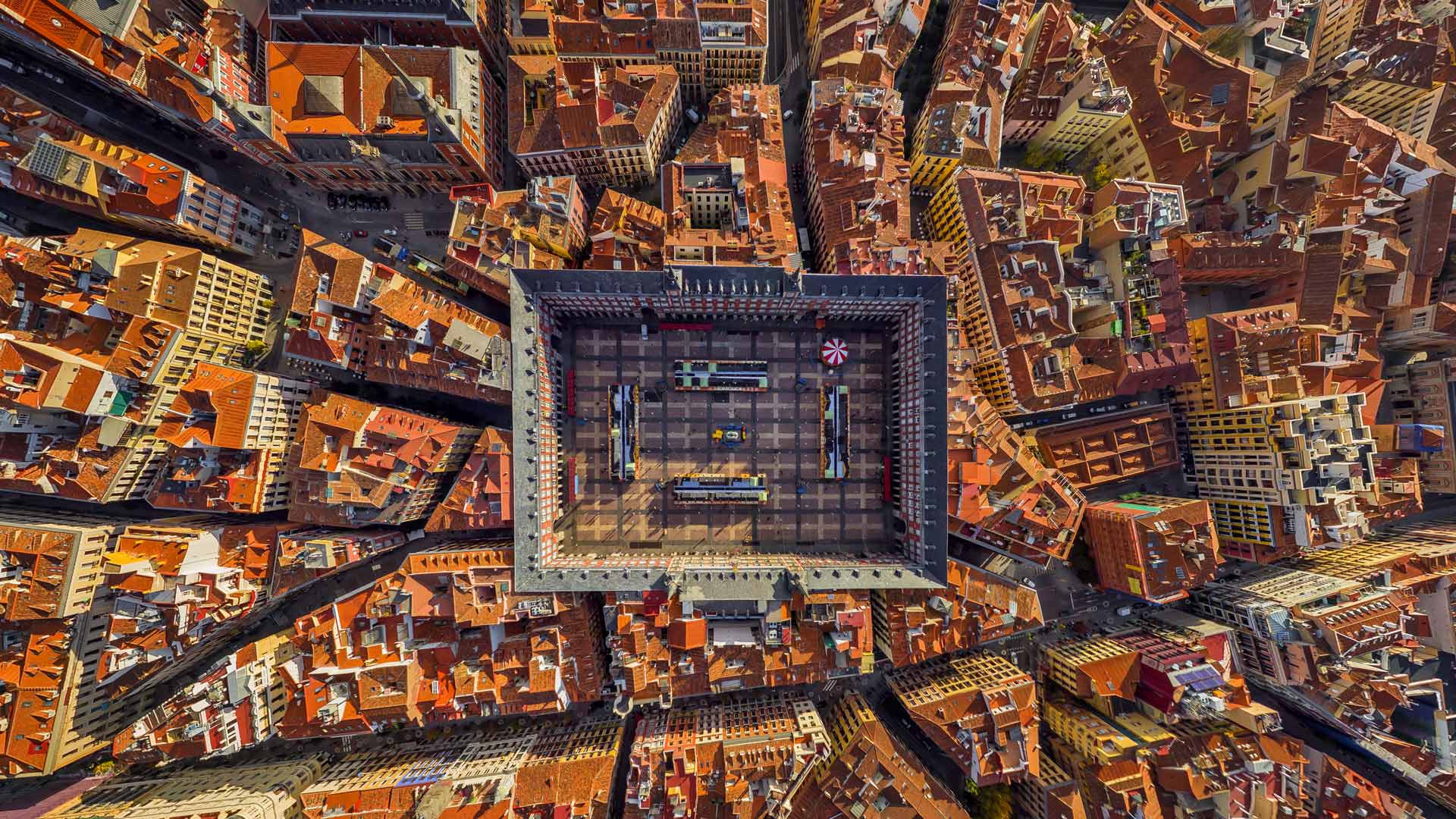马约尔广场鸟瞰图, 马德里, 西班牙 (© AirPano LLC/Amazing Aerial Agency) Bing Everyday Wallpaper 2025-08-29, lIaIj5 [Bing Everyday Wall Paper 2025-08-29] url = http://www.bing.com/th?id=OHR.PlazaMayor_ZH-CN4576498488_1920x1080.jpg