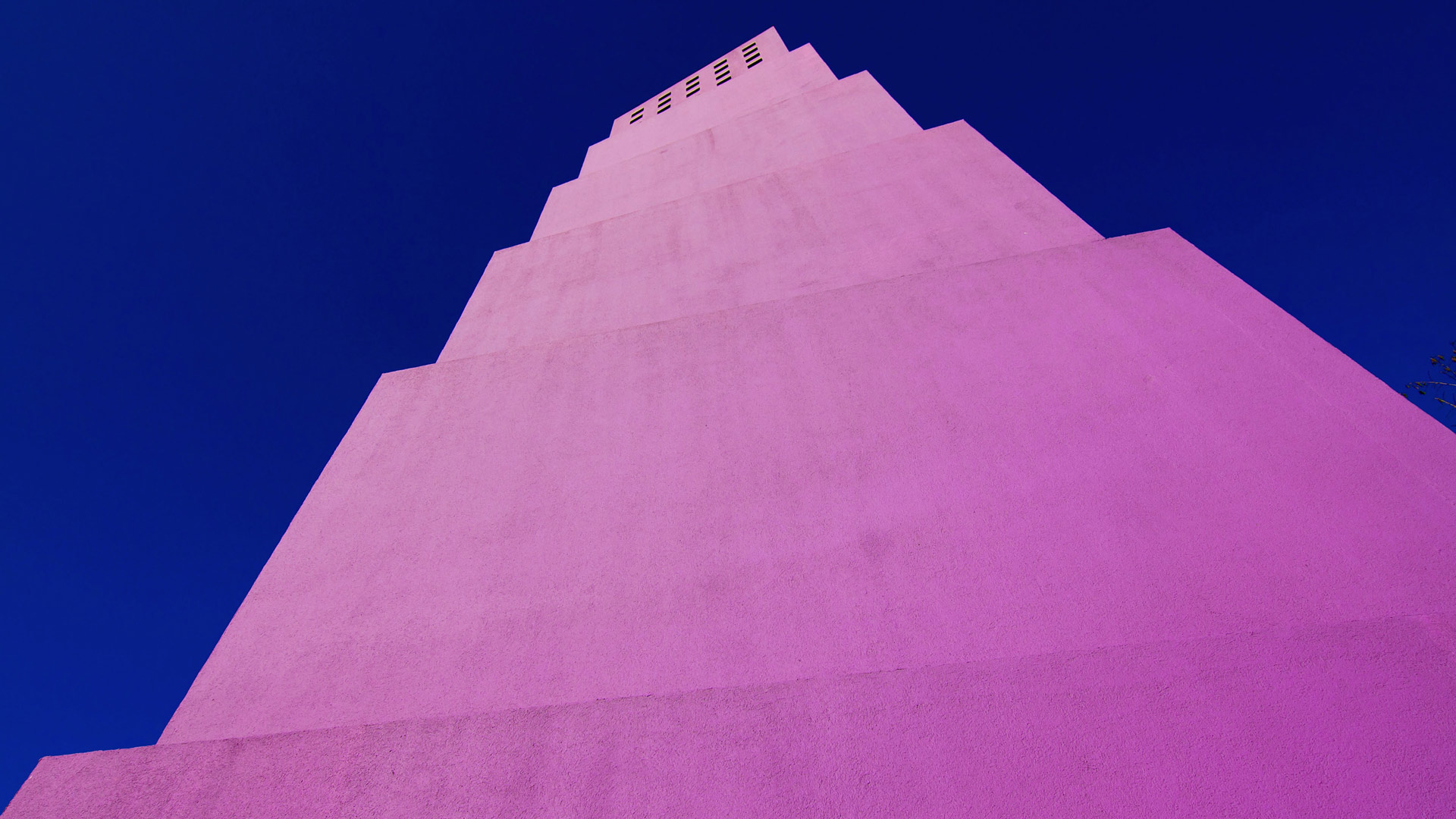 Latino Cultural Center designed by Ricardo Legorreta, Dallas, Texas (© Ken Hurst/Alamy) Bing Everyday Wallpaper 2025-09-16, XzGCht [Bing Everyday Wall Paper 2025-09-16] url = http://www.bing.com/th?id=OHR.DallasLegorreta_EN-US9050675226_1920x1080.jpg
