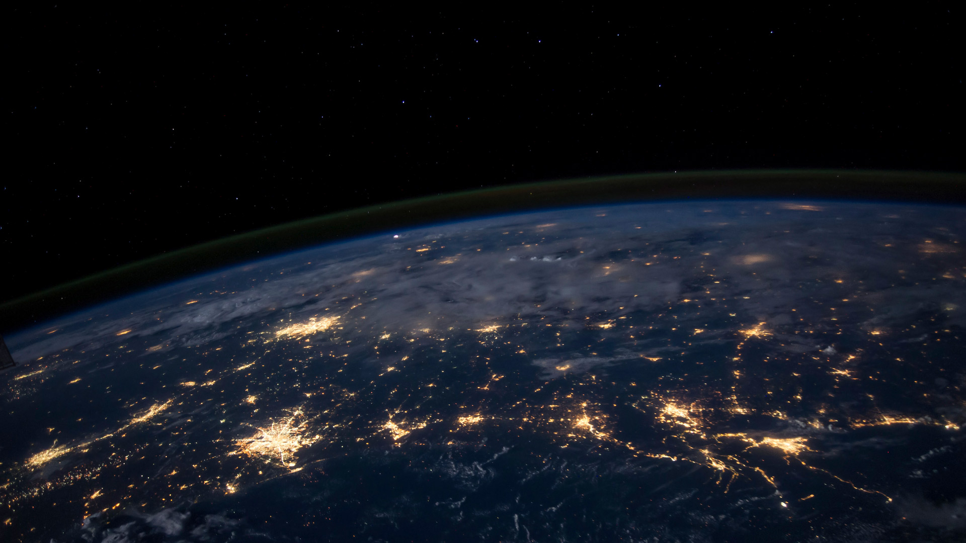 从地球上空225英里处俯瞰墨西哥湾沿岸各州的夜间景象 (© Stocktrek Images/Getty Images) Bing Everyday Wallpaper 2025-09-16, bknyDS [Bing Everyday Wall Paper 2025-09-16] url = http://www.bing.com/th?id=OHR.OzoneEarth_ZH-CN0993915980_1920x1080.jpg