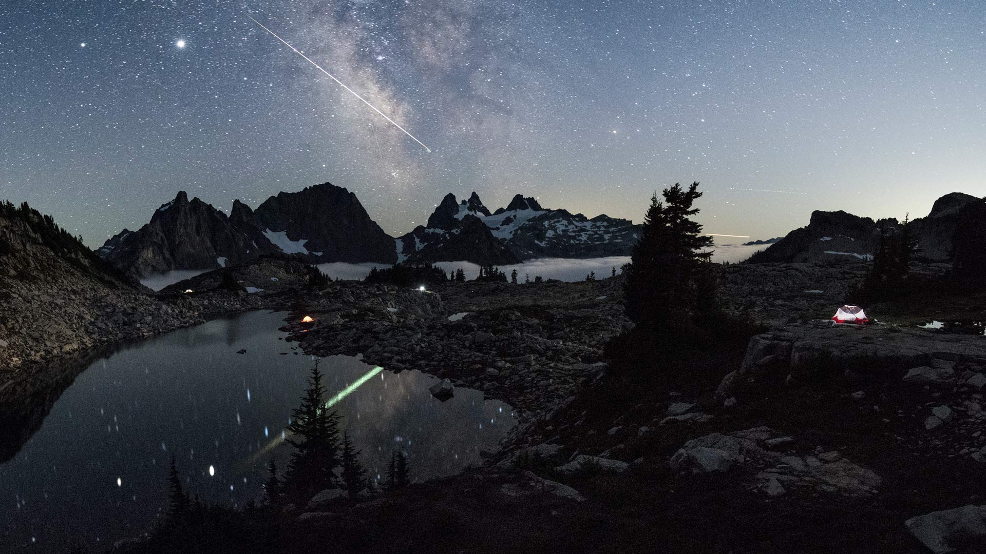 坦克湖 (Tank Lakes), 高山湖泊荒野区, 华盛顿州, 美国 (© Austin Trigg/TANDEM Stills + Motion) Bing Everyday Wallpaper 2025-09-27, raNeRR [Bing Everyday Wall Paper 2025-09-27] url = http://www.bing.com/th?id=OHR.TankLakes_ZH-CN6402368934_1920x1080.jpg