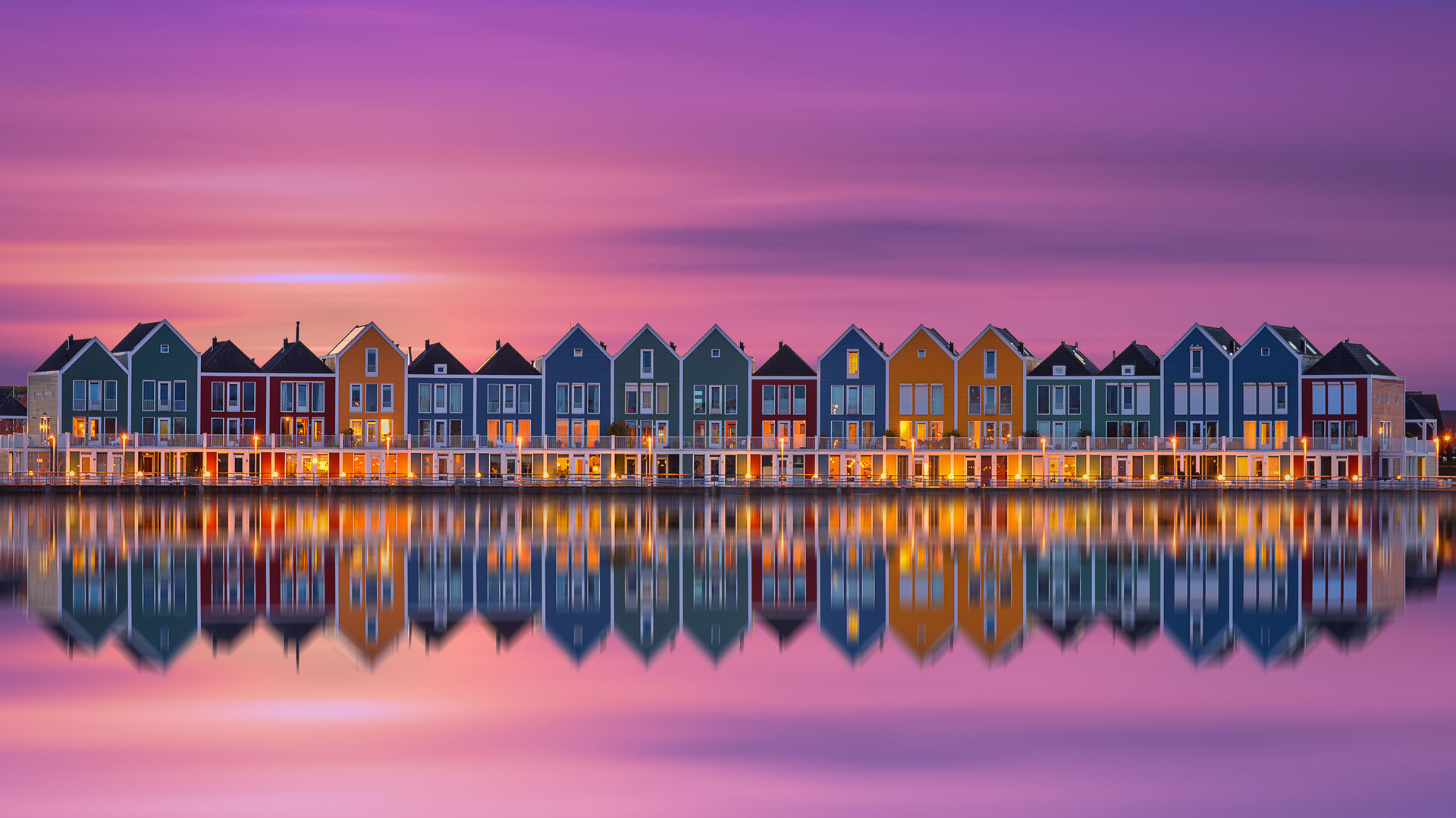 豪滕镇的彩虹屋, 荷兰 (© George Pachantouris/Getty Images) Bing Everyday Wallpaper 2025-09-29, 3V3qOK [Bing Everyday Wall Paper 2025-09-29] url = http://www.bing.com/th?id=OHR.HoutenHouses_ZH-CN6776452438_1920x1080.jpg