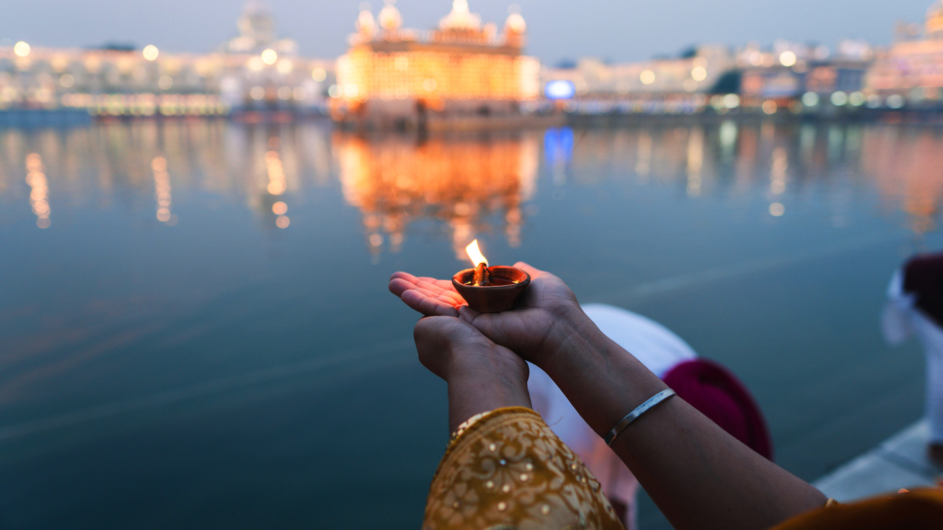 ハリマンディル・サーヒブ, インド (© EyeEm Mobile GmbH/Getty Images) Bing Everyday Wallpaper 2025-10-21, 449eQf [Bing Everyday Wall Paper 2025-10-21] url = http://www.bing.com/th?id=OHR.DiyaDiwali_JA-JP1552911829_1920x1080.jpg