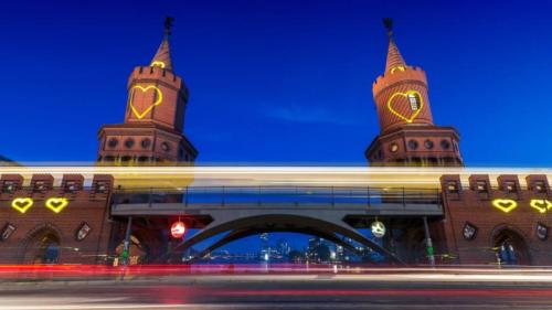 Herzen auf den Türmen der Oberbaumbrücke, Berlin (© fhm/Getty Images) Bing Everyday Wallpaper 2025-11-09
/tmp/UploadBetaMO4tsd [Bing Everyday Wall Paper 2025-11-09] url = http://www.bing.com/th?id=OHR.BerlinOberbaumbruecke_DE-DE8698967118_1920x1080.jpg

File Size (KB): 309.37 KB
Last Modified: November 09 2025 00:00:05
