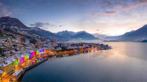 多马索的建筑上的圣诞彩灯，科莫湖，意大利 (© Roberto Moiola/Getty Images) Bing Everyday Wallpaper 2025-12-08
/tmp/UploadBetaAurpai [Bing Everyday Wall Paper 2025-12-08] url = http://www.bing.com/th?id=OHR.ComoChristmas_ZH-CN2565627033_1920x1080.jpg

File Size (KB): 299.26 KB
Last Modified: December 08 2025 00:00:03
