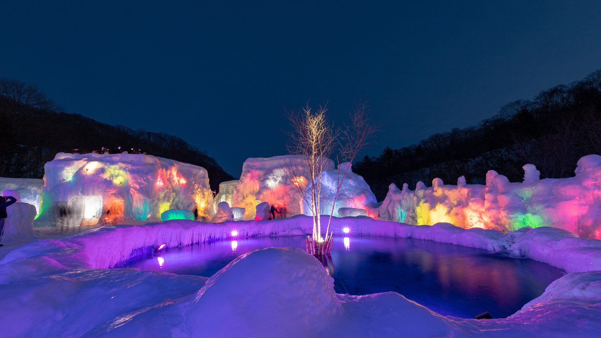 ライトアップされた氷像, 北海道 千歳市 (© Hide's photos/Shutterstock) Bing Everyday Wallpaper 2026-01-31, GRRaUP [Bing Everyday Wall Paper 2026-01-31] url = http://www.bing.com/th?id=OHR.IceFestival2026_JA-JP1189462193_1920x1080.jpg
