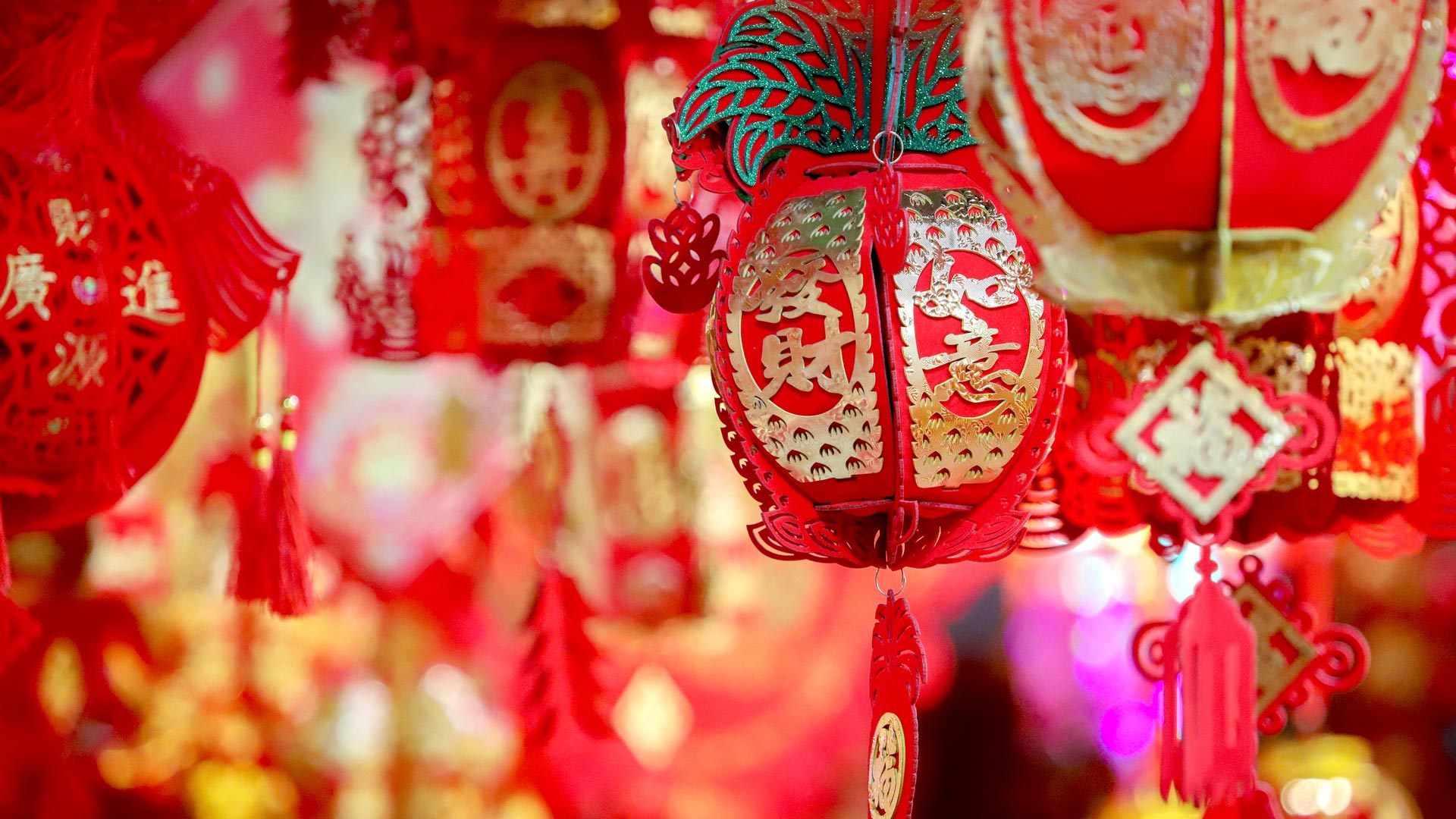 春節の赤い提灯, 中国 (© Gins Wang/Getty Images) Bing Everyday Wallpaper 2026-02-17, N0zMA9 [Bing Everyday Wall Paper 2026-02-17] url = http://www.bing.com/th?id=OHR.NewYearLantern_JA-JP3079738564_1920x1080.jpg