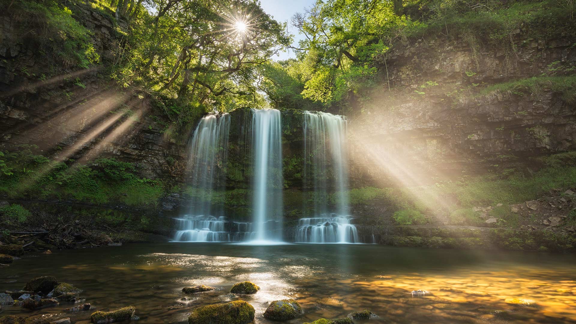 Sgwd yr Eira waterfall, Bannau Brycheiniog National Park, Wales (© Guy Edwardes/Nature Picture Library) Bing Everyday Wallpaper 2026-04-10, CjzF11 [Bing Everyday Wall Paper 2026-04-10] url = http://www.bing.com/th?id=OHR.WalesWaterfall_EN-US7187055503_1920x1080.jpg
