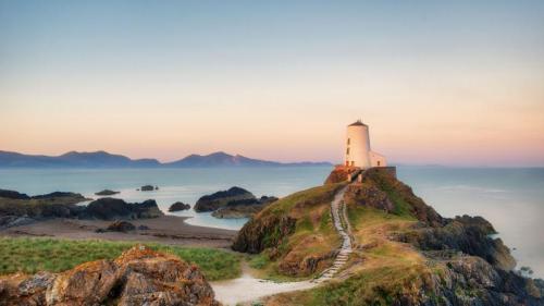 Leuchtturm Tŵr Mawr, Ynys Llanddwyn, Anglesey, Wales (© Lukas Bischoff/Getty Images) Bing Everyday Wallpaper 2026-05-01
/tmp/UploadBetaZdgPQa [Bing Everyday Wall Paper 2026-05-01] url = http://www.bing.com/th?id=OHR.TwrMawrLighthouse2026_DE-DE3505547766_1920x1080.jpg

File Size (KB): 311.2 KB
Last Modified: May 01 2026 00:00:03
