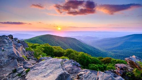 仙纳度国家公园的玳瑁峰, 弗吉尼亚州, 美国 (© John Baggaley/Getty Images) Bing Everyday Wallpaper 2026-05-17
/tmp/UploadBetaCMQXVX [Bing Everyday Wall Paper 2026-05-17] url = http://www.bing.com/th?id=OHR.ShenandoahSunset_ZH-CN4399136794_1920x1080.jpg

File Size (KB): 323.79 KB
Last Modified: May 17 2026 00:00:02
