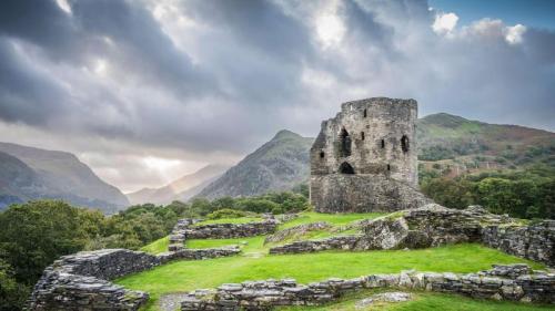 Dolbadarn Castle, Llanberis, Wales (© Allan Hartley/Alamy) Bing Everyday Wallpaper 2026-05-19
/tmp/UploadBeta17abrT [Bing Everyday Wall Paper 2026-05-19] url = http://www.bing.com/th?id=OHR.NPFortnight2026_ROW9483729156_1920x1080.jpg

File Size (KB): 314.16 KB
Last Modified: May 19 2026 00:00:03
