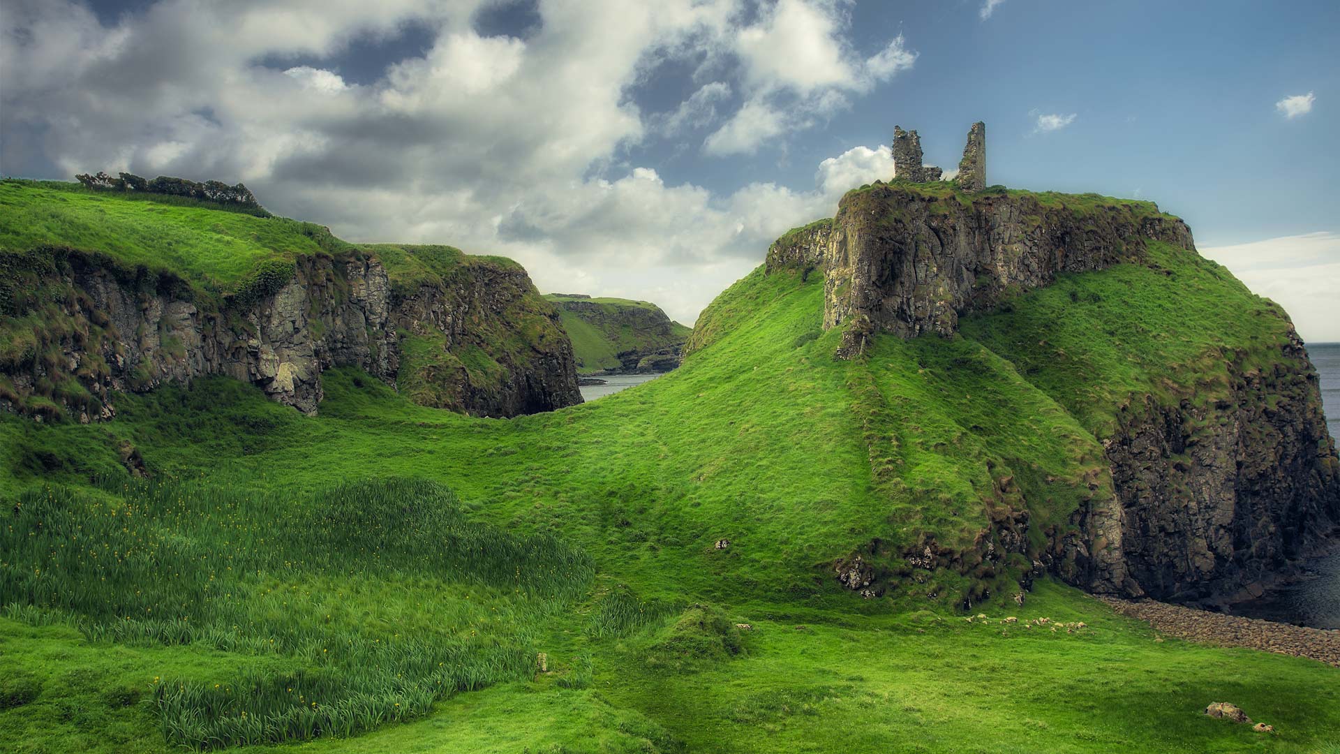 邓塞弗里克城堡遗址, 安特里姆郡, 北爱尔兰 (© Krzysztof Rogalski/Getty Images) Bing Everyday Wallpaper 2026-06-07, DAP3cD [Bing Everyday Wall Paper 2026-06-07] url = http://www.bing.com/th?id=OHR.DunseverickCastle2026_ZH-CN3036266326_1920x1080.jpg