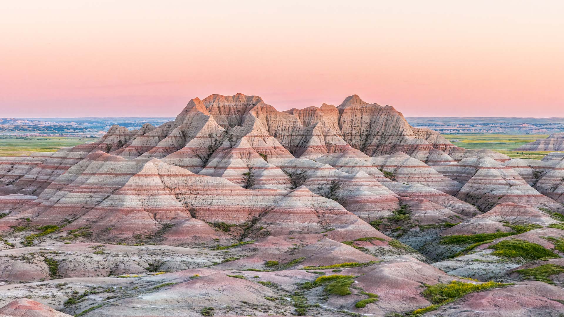 落日，恶地国家公园，南达科他州，美国 (© Troy Harrison/Getty Images) Bing Everyday Wallpaper 2026-06-13, 3bv64o [Bing Everyday Wall Paper 2026-06-13] url = http://www.bing.com/th?id=OHR.BadSunset_ZH-CN9050997938_1920x1080.jpg