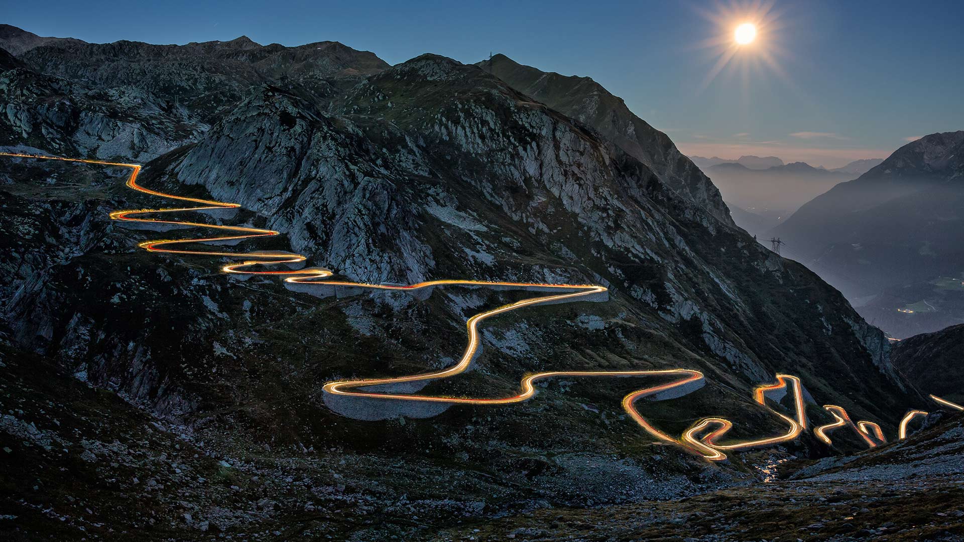 特雷莫拉公路在圣哥达山口，艾罗洛，瑞士 (© Sandro Bisaro/Getty Images) Bing Everyday Wallpaper 2026-06-17, Be0TJR [Bing Everyday Wall Paper 2026-06-17] url = http://www.bing.com/th?id=OHR.TremolaRoad_ZH-CN8810749250_1920x1080.jpg